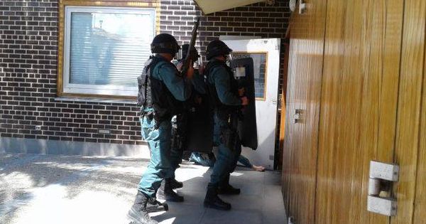Foto: Guardias civiles, durante el operativo. (Guardia Civil)
