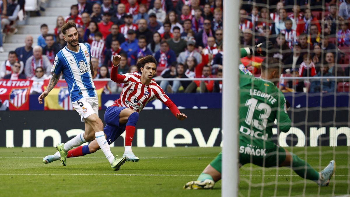 El Atlético se sume en el caos y pincha ante un Espanyol en crisis y con uno menos (1-1)