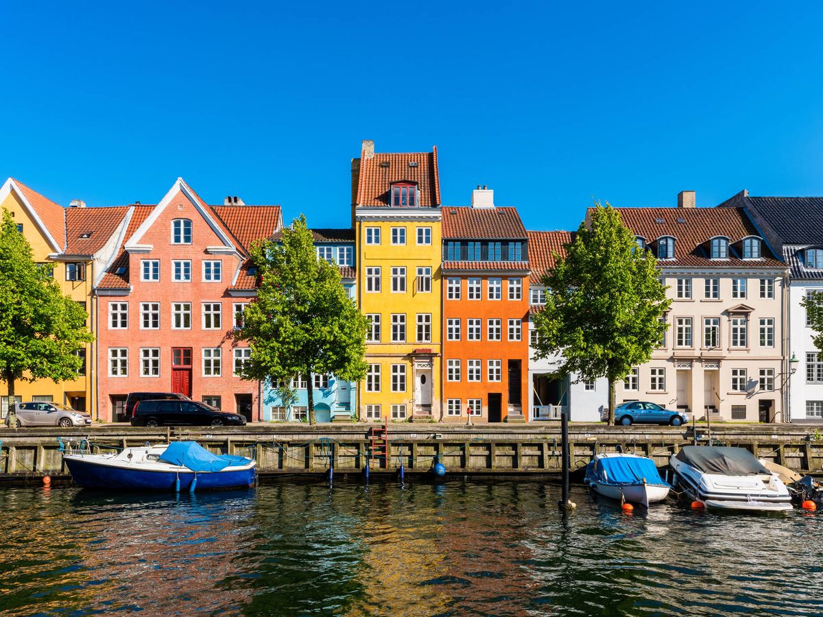 Foto: Casas de colores a lo largo de un canal en Copenhague (Fuente: iStock)