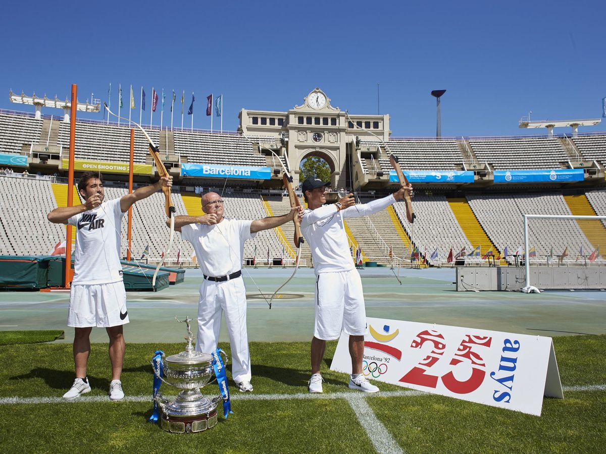 Foto: Rafa Nadal y Marc López junto a Antonio Rebollo en el 25 aniversario de los JJOO. (EFE)