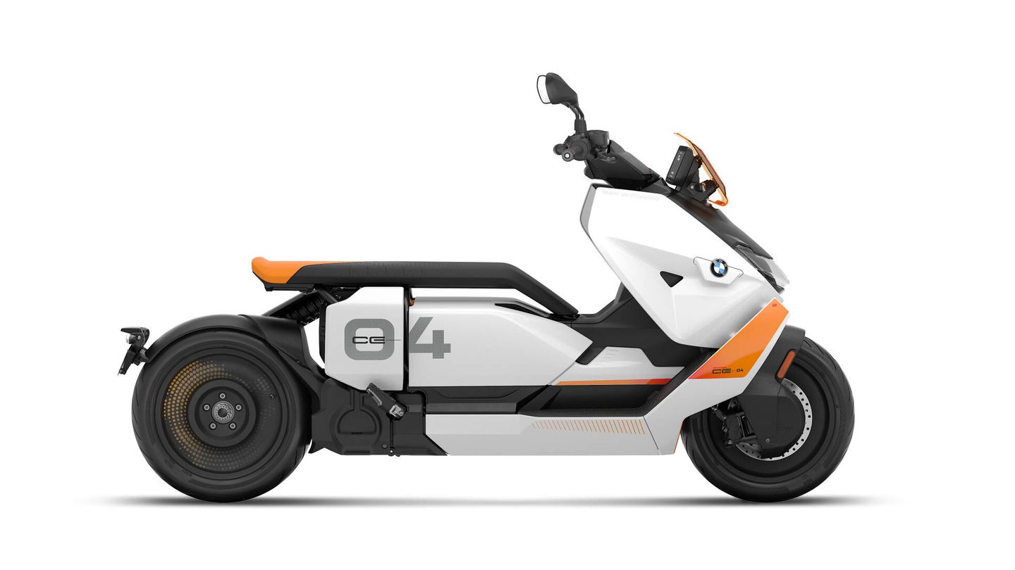 La firma de Munich ha apostado por una acusada personalidad estética en su scooter eléctrico CE 04.