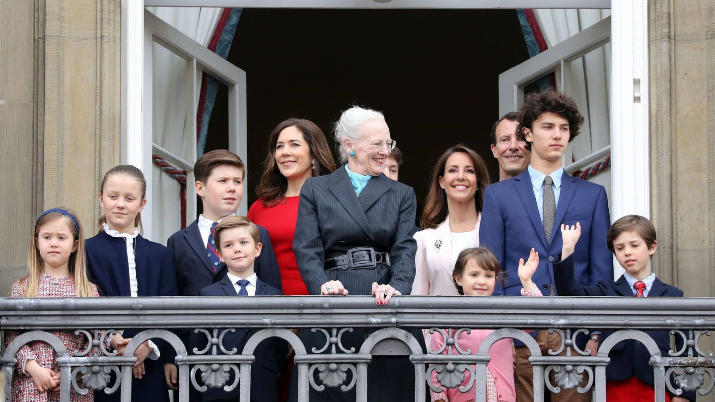 La familia real de Dinamarca. A la derecha, el príncipe Henrik. (Cordon Press)