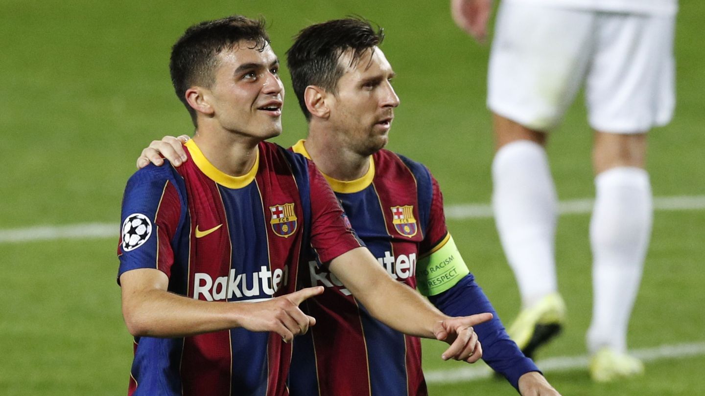 Messi y Pedri, en el pasado partido de Champions. (Reuters)
