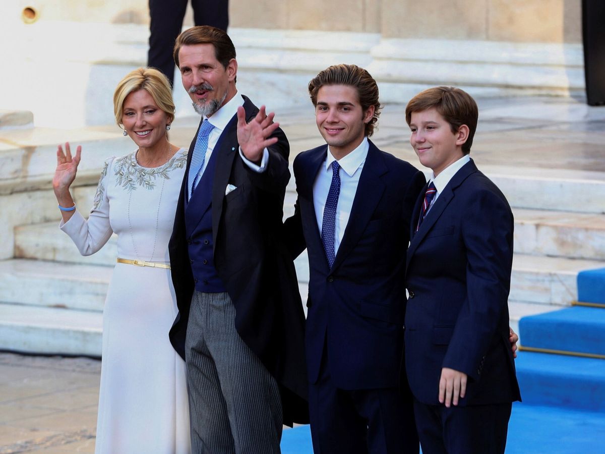 Foto: Pablo de Grecia junto a su esposa, Marie-Chantal, y dos de sus hijos. (EFE)