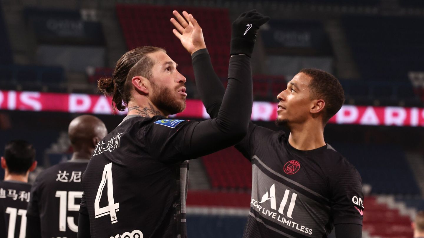 Ramos celebra un gol con el PSG. (EFE/Christophe Petit)