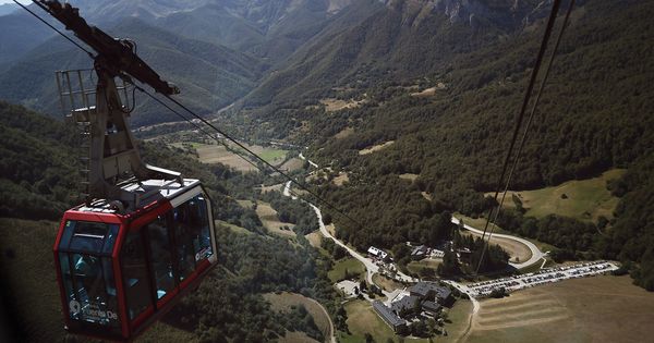 Foto: Una cabina del teleférico de Fuente Dé, en el Parque Nacional de los Picos de Europa. (EFE)