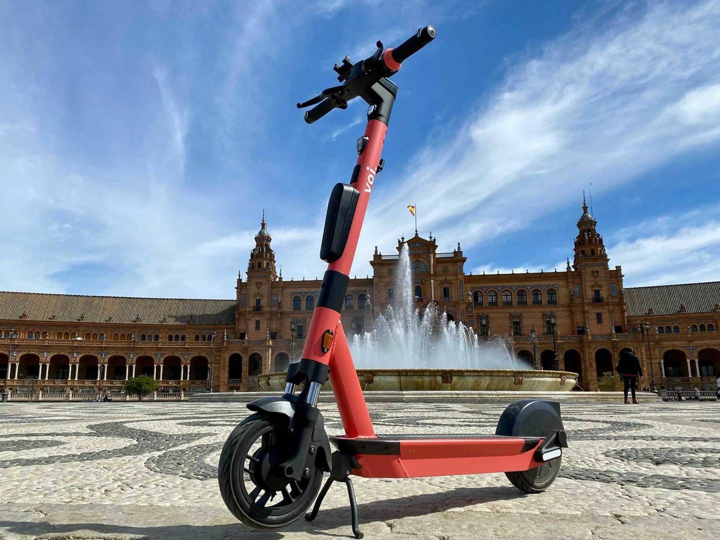 Voi Technology presta el servicio de patinetes compartidos en la ciudad de Sevilla.