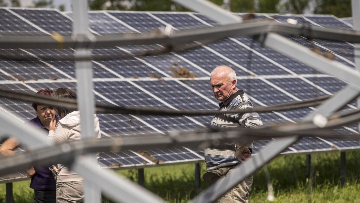 Bruselas aprueba la sociedad de Repsol y Telefónica para instalar paneles solares