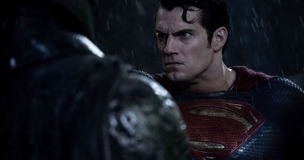 Foto: Cavill, en un fotograma de "Batman vs Superman" (EFE/Clay Enos/Warner Bros)