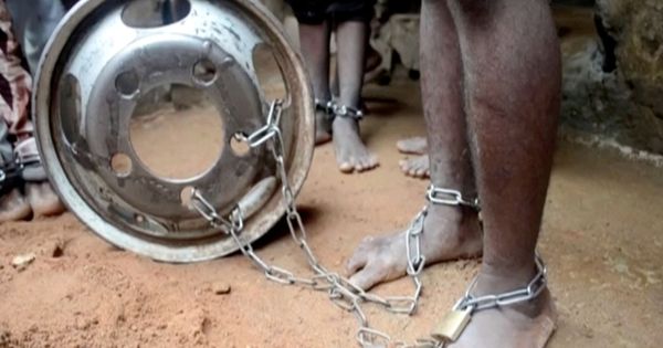 Foto: Más de 300 personas, niños en su mayoría, han sido hallado en una escuela de Kaduna encadenados y maltratados. (Rueters)