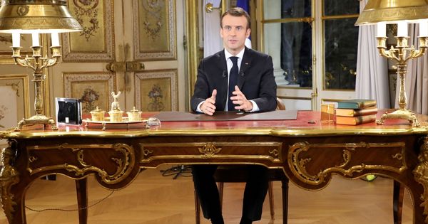 Foto: El presidente Emmanuel Macron, durante el discurso televisado a los franceses. (EFE)