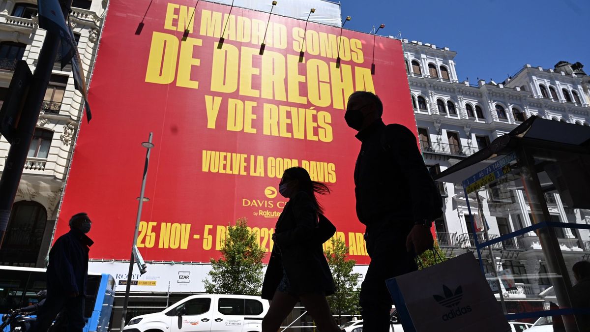 El polémico cartel que anuncia la Copa Davis: "En Madrid somos de derecha y de revés"