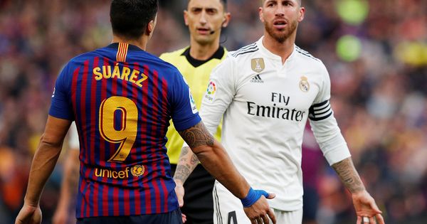 Foto: Solari y Suárez se encaran en el Camp Nou. (Reuters) 