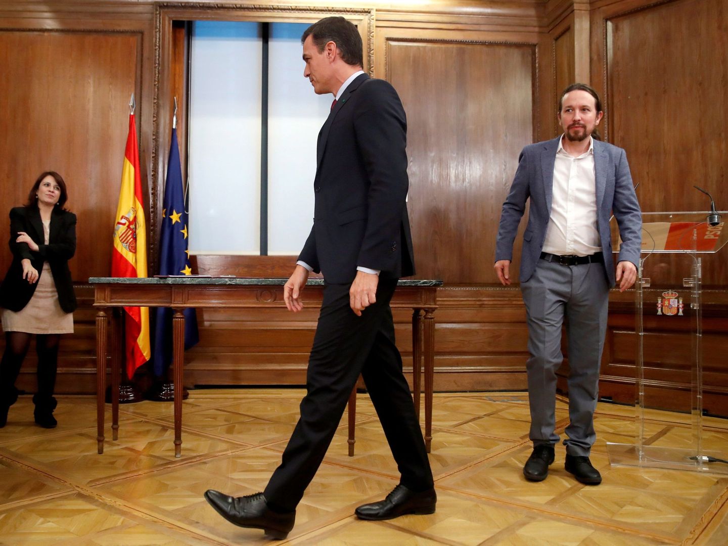 Pedro Sánchez y Pablo Iglesias, tras el acto de firma del acuerdo. (EFE)