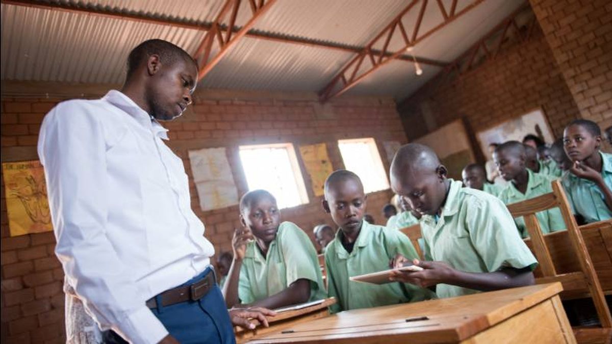La Kenia más vulnerable estudia con tablet: el talento dibuja su futuro con 'big data'