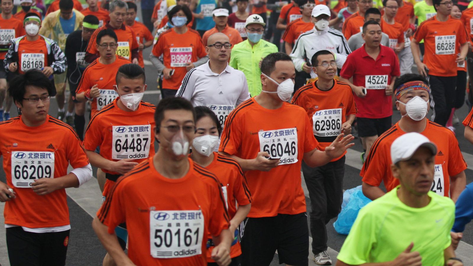Foto: Carrera en China con un alto nivel de contaminación. (Reuters)