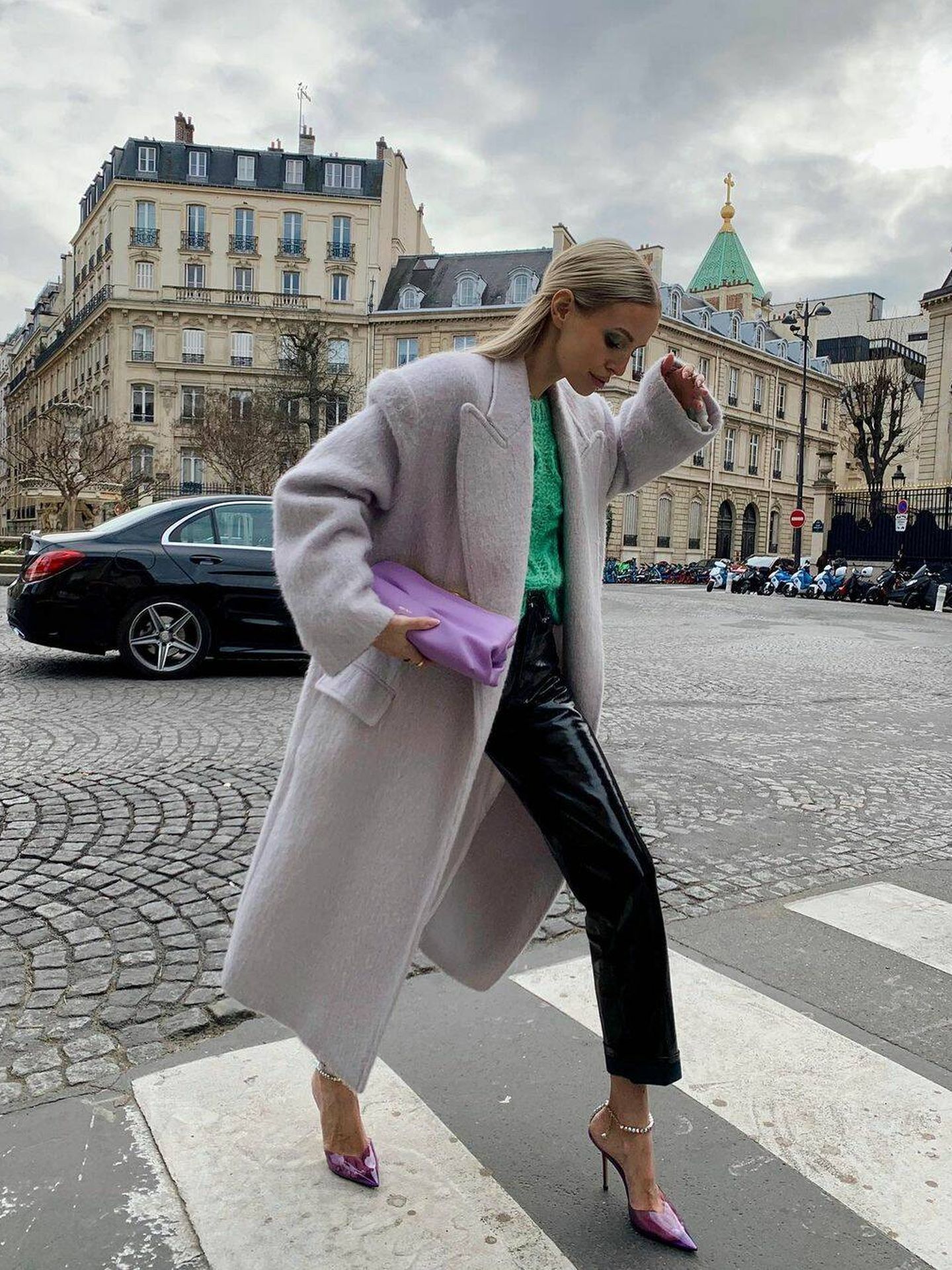 Leonie Hanne con pantalón de cuero.  (Instagram/@leoniehanne)