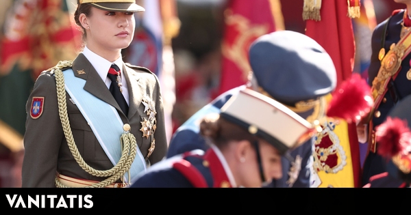 El incidente de la princesa Leonor con la insignia del Toisón de Oro y otros detalles del homenaje a la bandera en el 12 de octubre