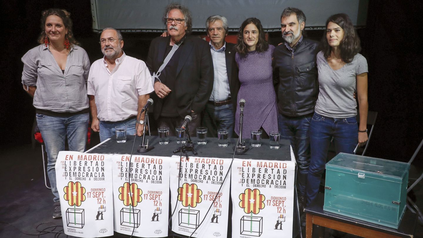 Los ponentes del acto a favor del referéndum en Madrid. (EFE)