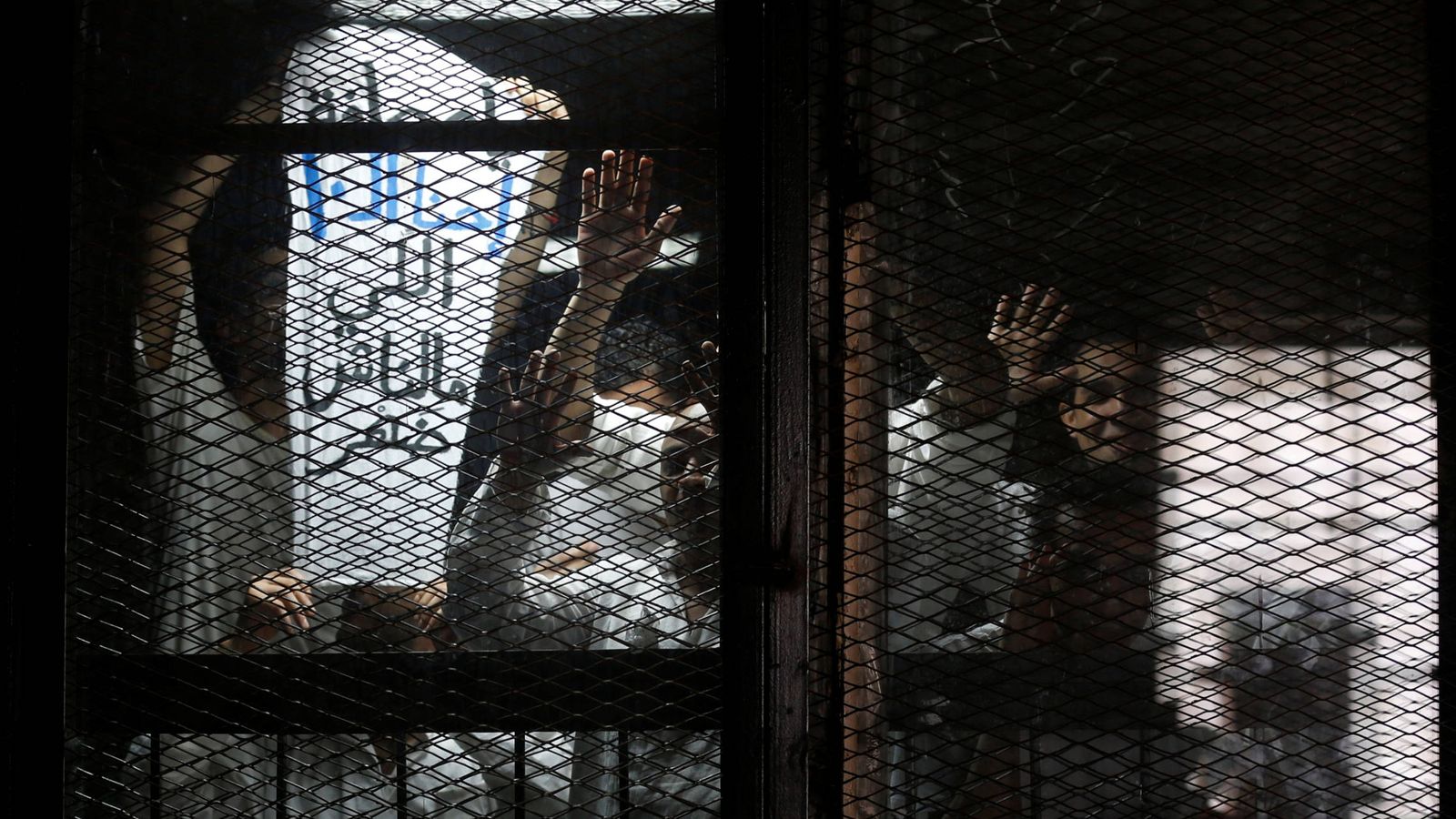 Foto: El fotoperiodista egipcio Mahmoud Abu Zeid, durante su juicio en El Cairo, el 31 de mayo de 2016. (Reuters)