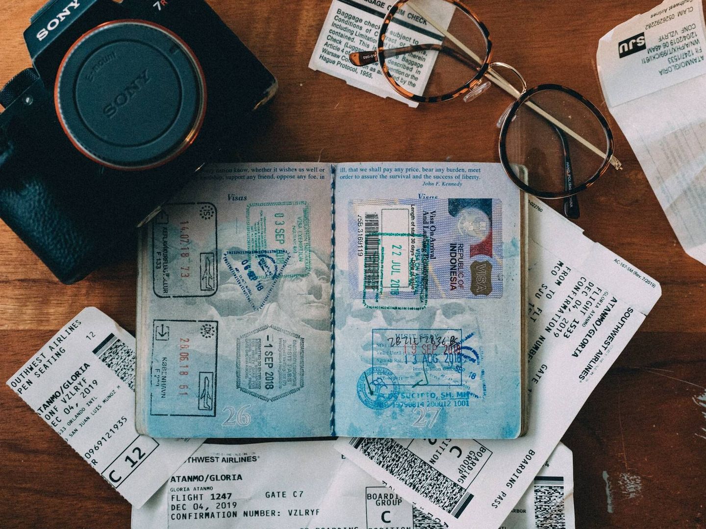 En los aeropuertos de Madrid y Barcelona es posible solicitar un pasaporte de emergencia (ConvertKit para Unsplash)