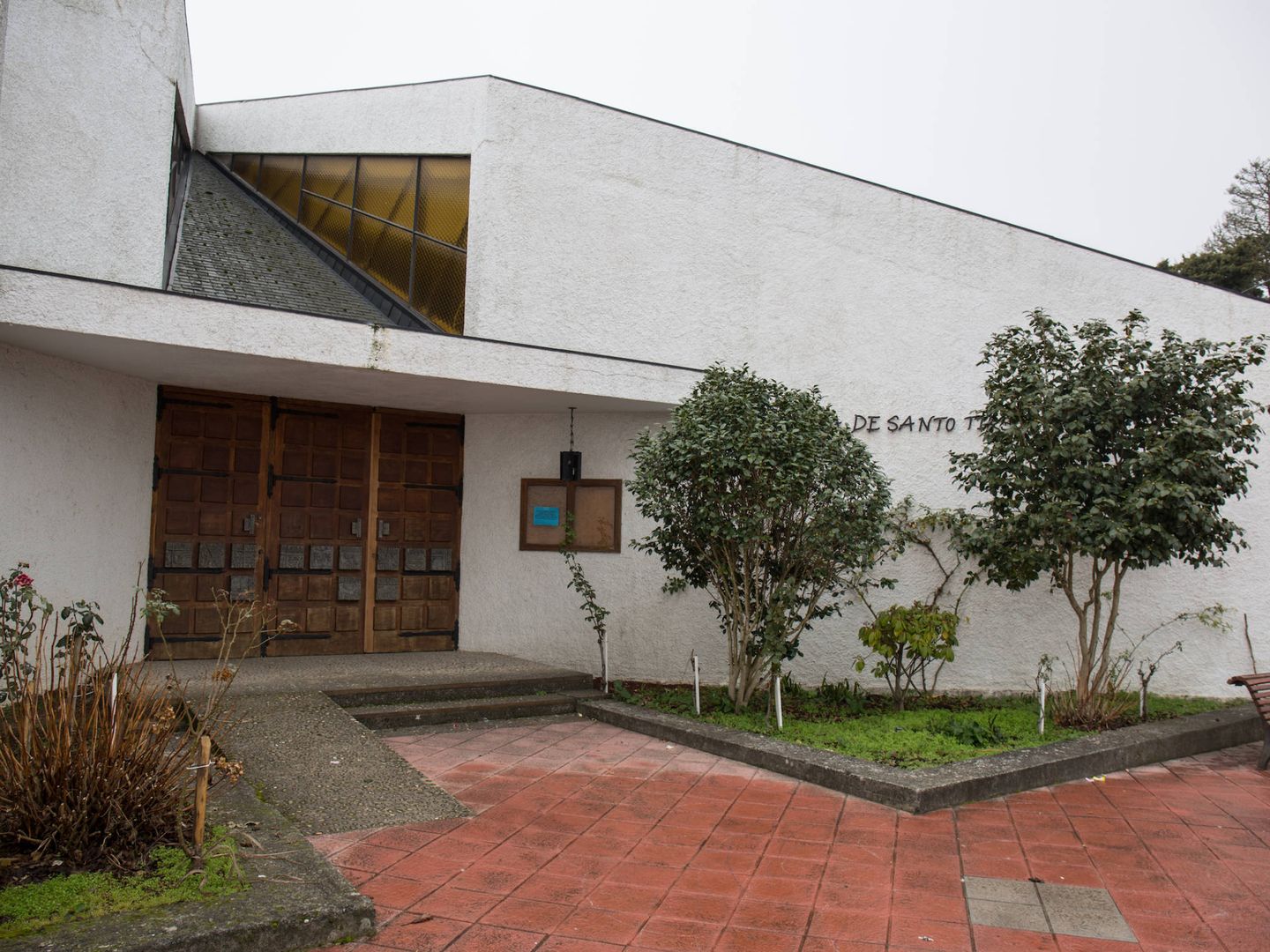 La iglesia de Santo Telmo, en Veigamuíños, permanece cerrada desde el 1 de enero. (D.B.)