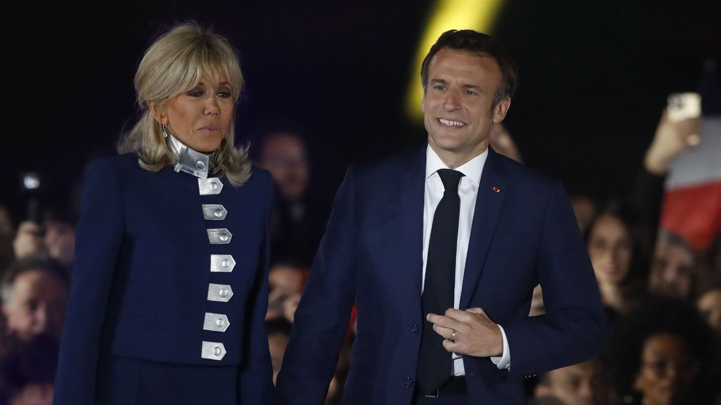 Emmanuel y Brigitte Macron. (EFE/EPA/Guillaume Horcajuelo)