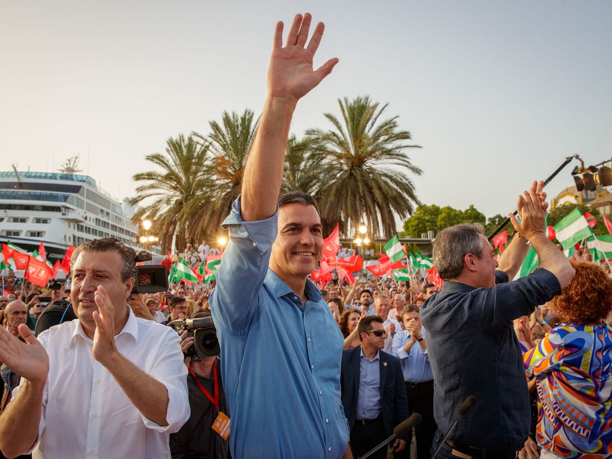 Foto: Cierre de campaña del PSOE en Sevilla. (EFE/Julio Muñoz)