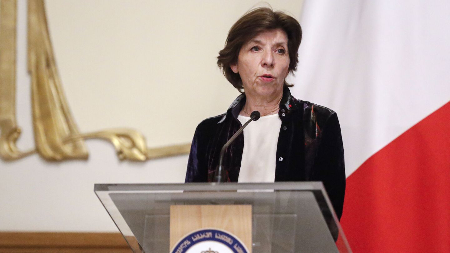 Tbilisi (Georgia), 28 04 2023.- French Foreign Affairs Minister Catherine Colonna speaks during a joint press conference with Georgian Foreign Minister Ilia Darchiashvili (unseen) after their meeting in Tbilisi, Georgia, 28 April 2023. Catherine Colonna is on a three-day tour of the countries of the South Caucasus Azerbaijan, Armenia and Georgia. (Azerbaiyán, Francia) EFE EPA ZURAB KURTSIKIDZE 