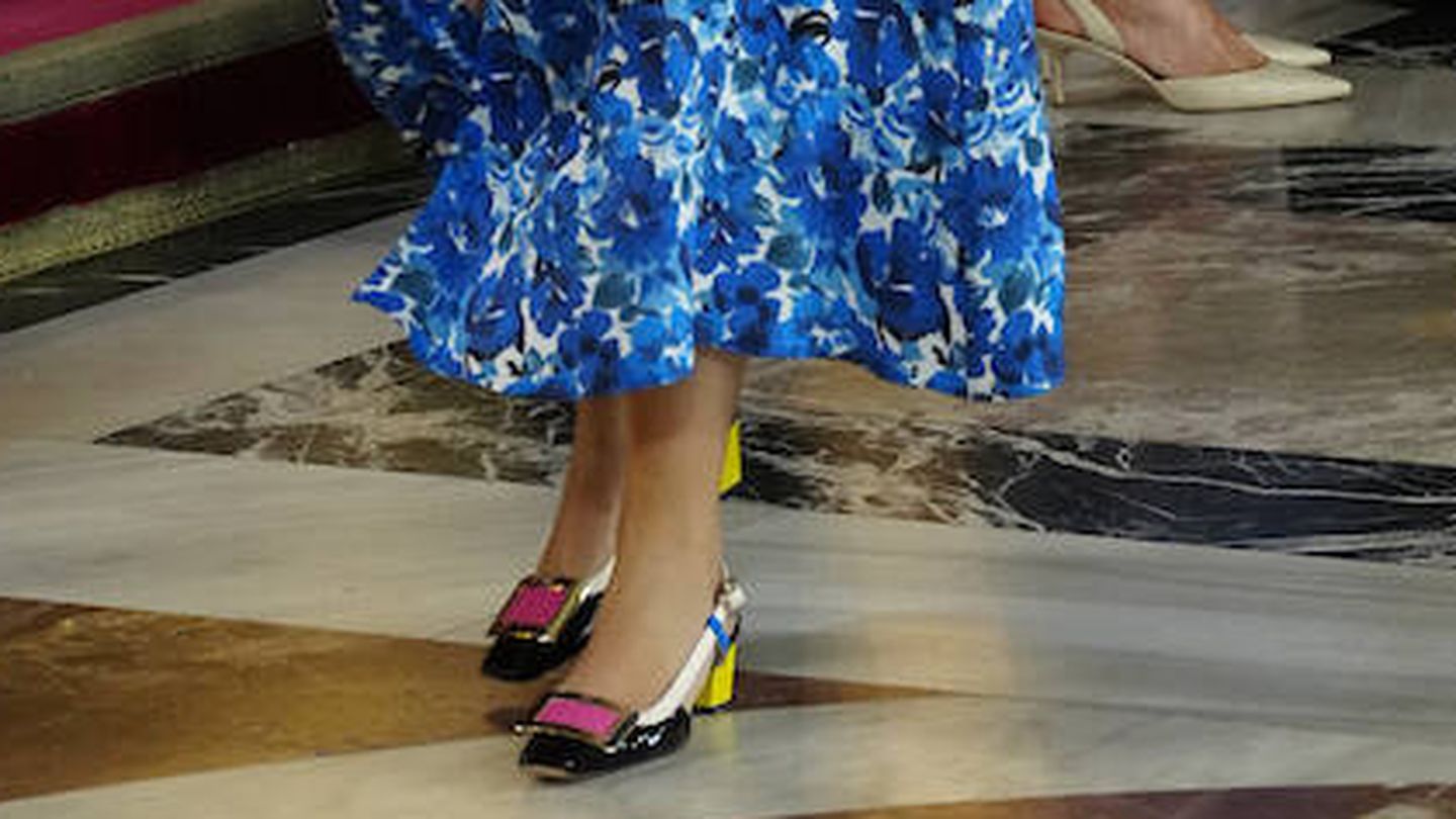 Los zapatos de Teresa Urquijo en la recepción del Palacio Real. (Limited Pictures)