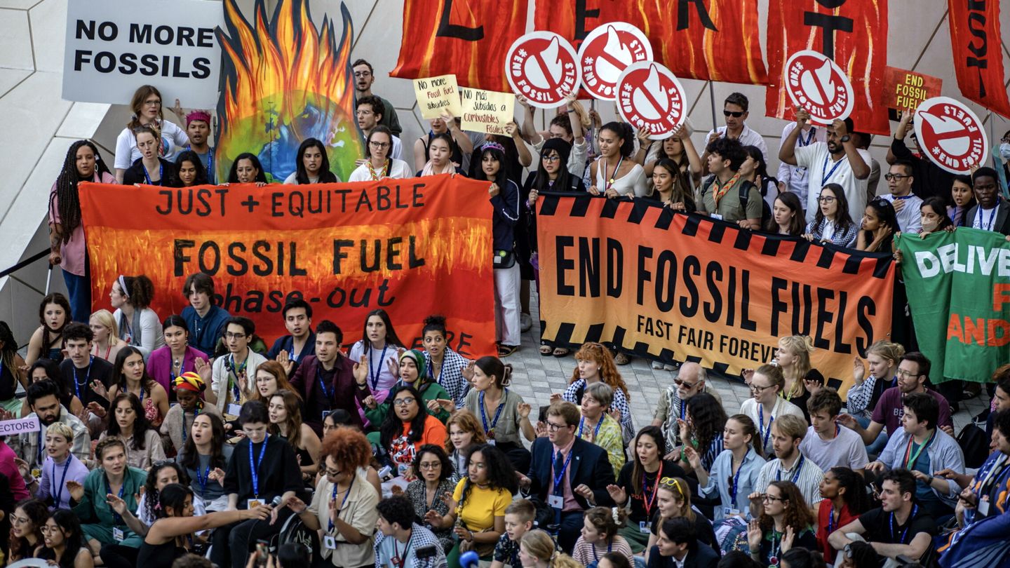Protesta contra los combustibles fósiles en la COP28. (EFE/M. Divisek) 