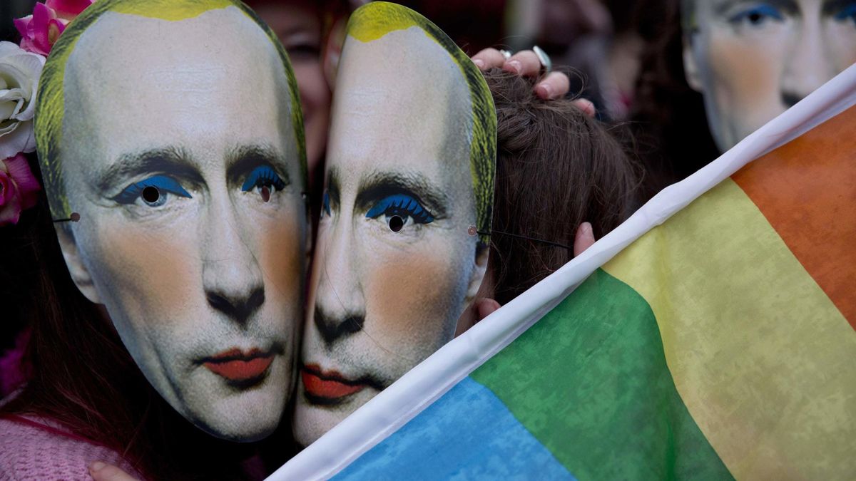 Putin descarta el matrimonio gay en Rusia: "Mientras yo esté aquí habrá 'papá' y 'mamá'"