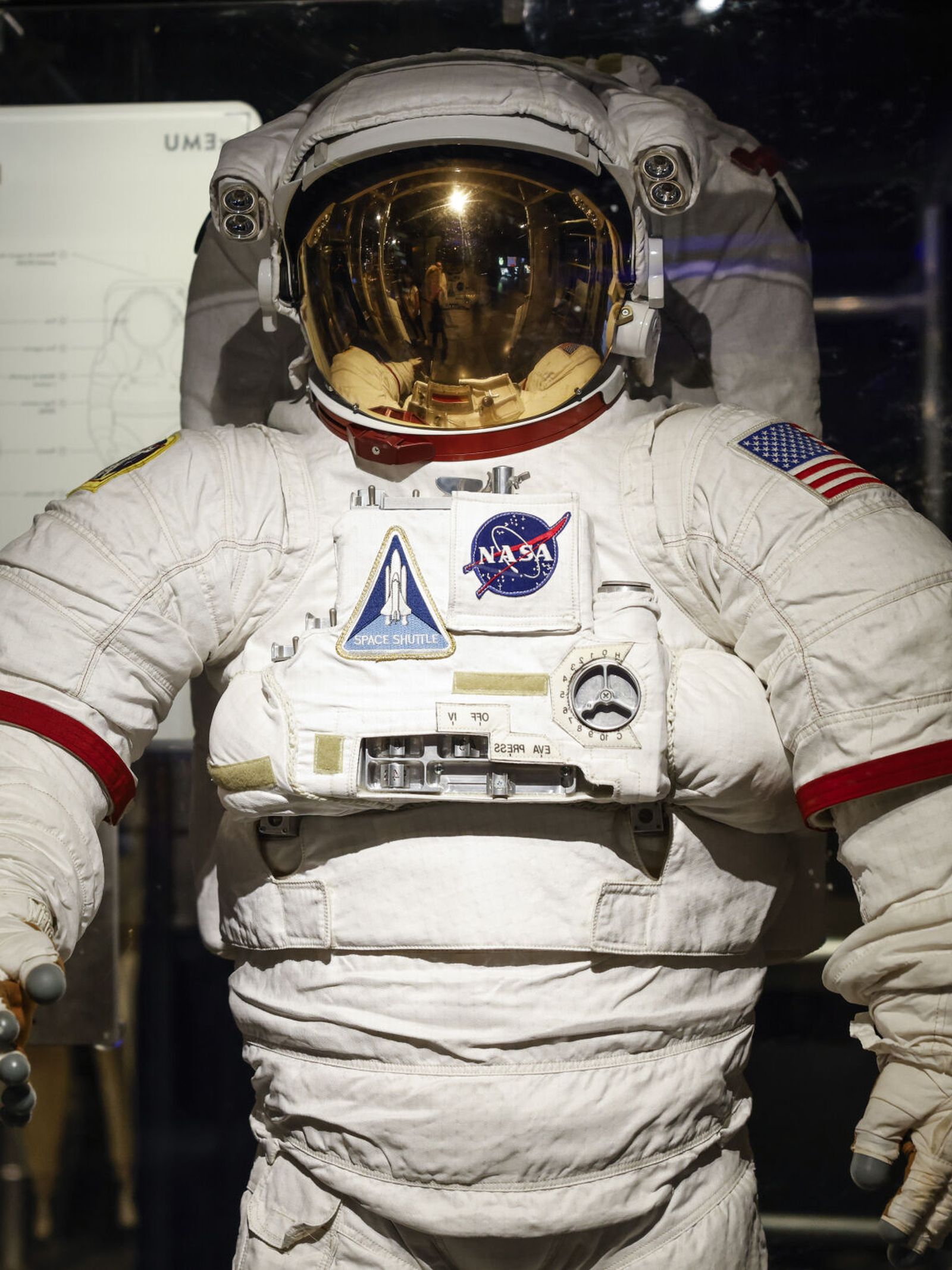 Un traje de astronauta en una exposición. (EFE/Ana Escobar) 