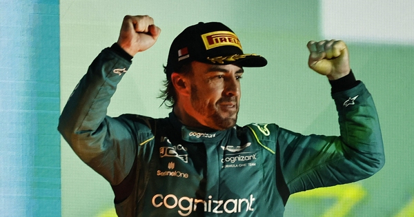 La gran sonrisa de Fernando Alonso.Me río porque aspiro al podio en la  primera carrera