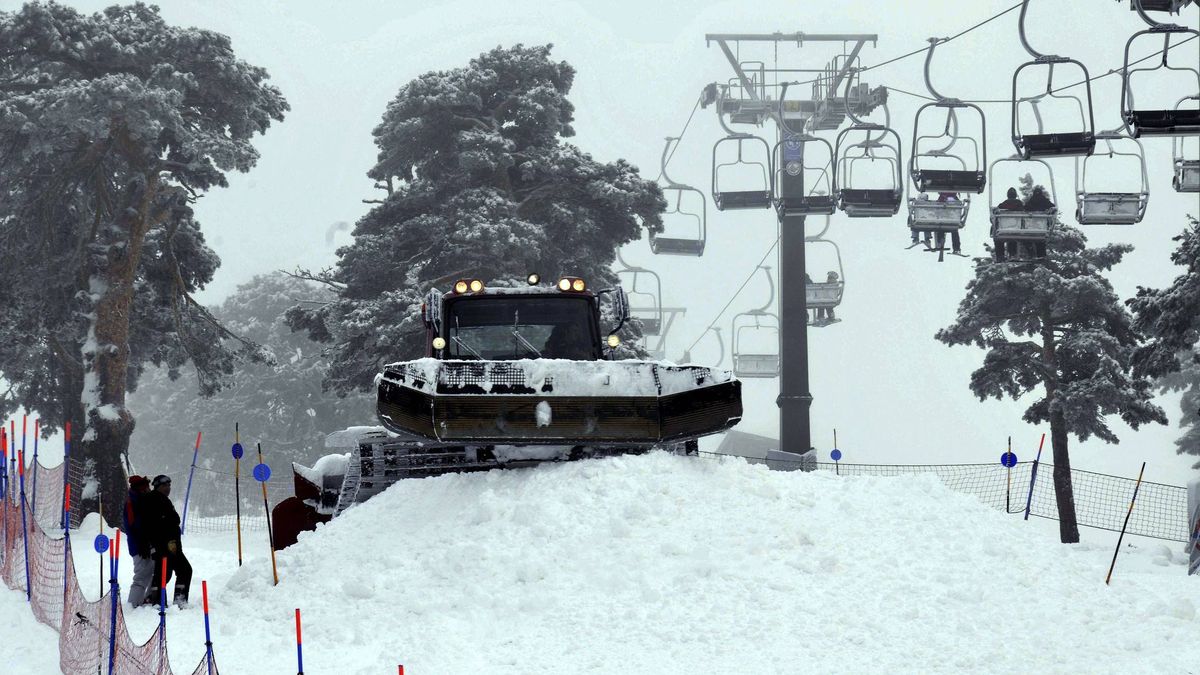 Vuelve la guerra de la nieve en Navacerrada: nadie sabe qué pasará con la estación de esquí