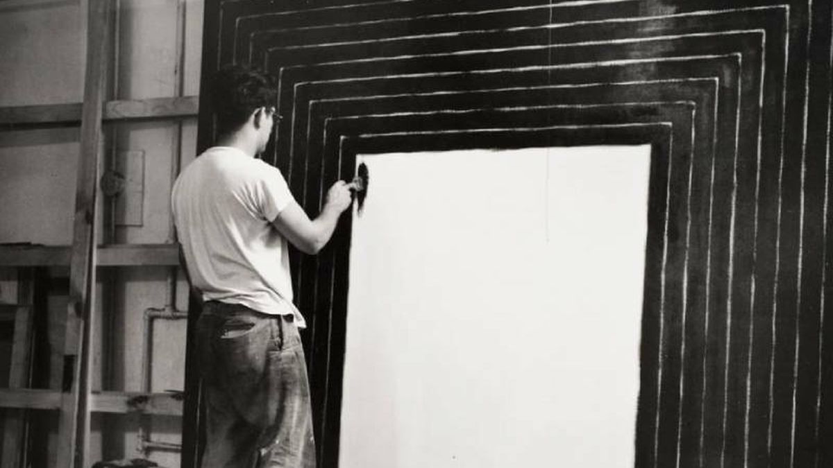 Entendiendo a Frank Stella, el pintor que minimizó el arte: "Un cuadro es una superficie plana con pintura, nada más"
