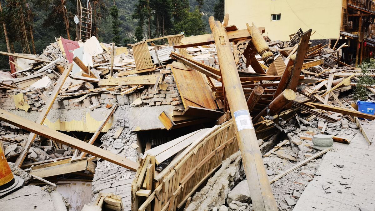 Ascienden a 65 los muertos tras el terremoto de magnitud 6,8 en el centro de China