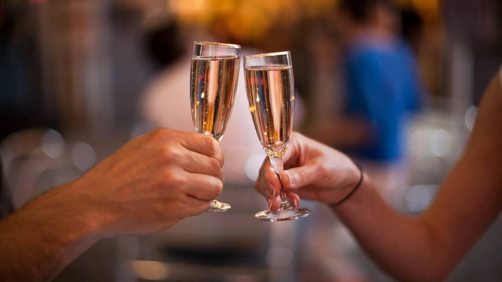 Foto: Un brindis con champán. (Shutterstock)