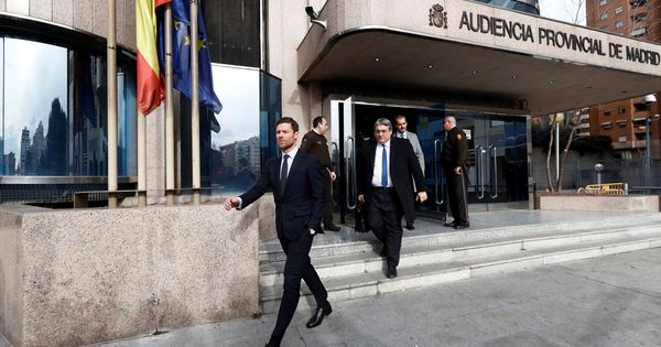 Foto: Xabi Alonso en las puertas de la Audiencia Provincial de Madrid. (EFE)