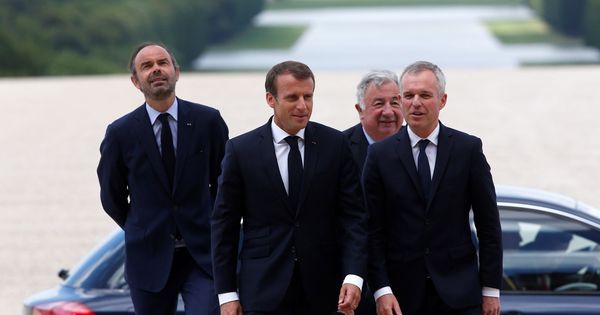 Foto: El presidente francés, Emmanuel Macron, flanqueado en julio por el primer ministro, Edouard Philippe (izquierda), el presidente del Senado, Gerard Larcher, y el entonces presidente de la Asamblea, François de Rugy, ahora nuevo ministro de Ecología. (EFE)