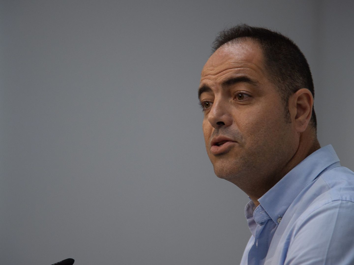 Ramón Alzórriz, en su comparecencia al término de la reunión. (EFE)