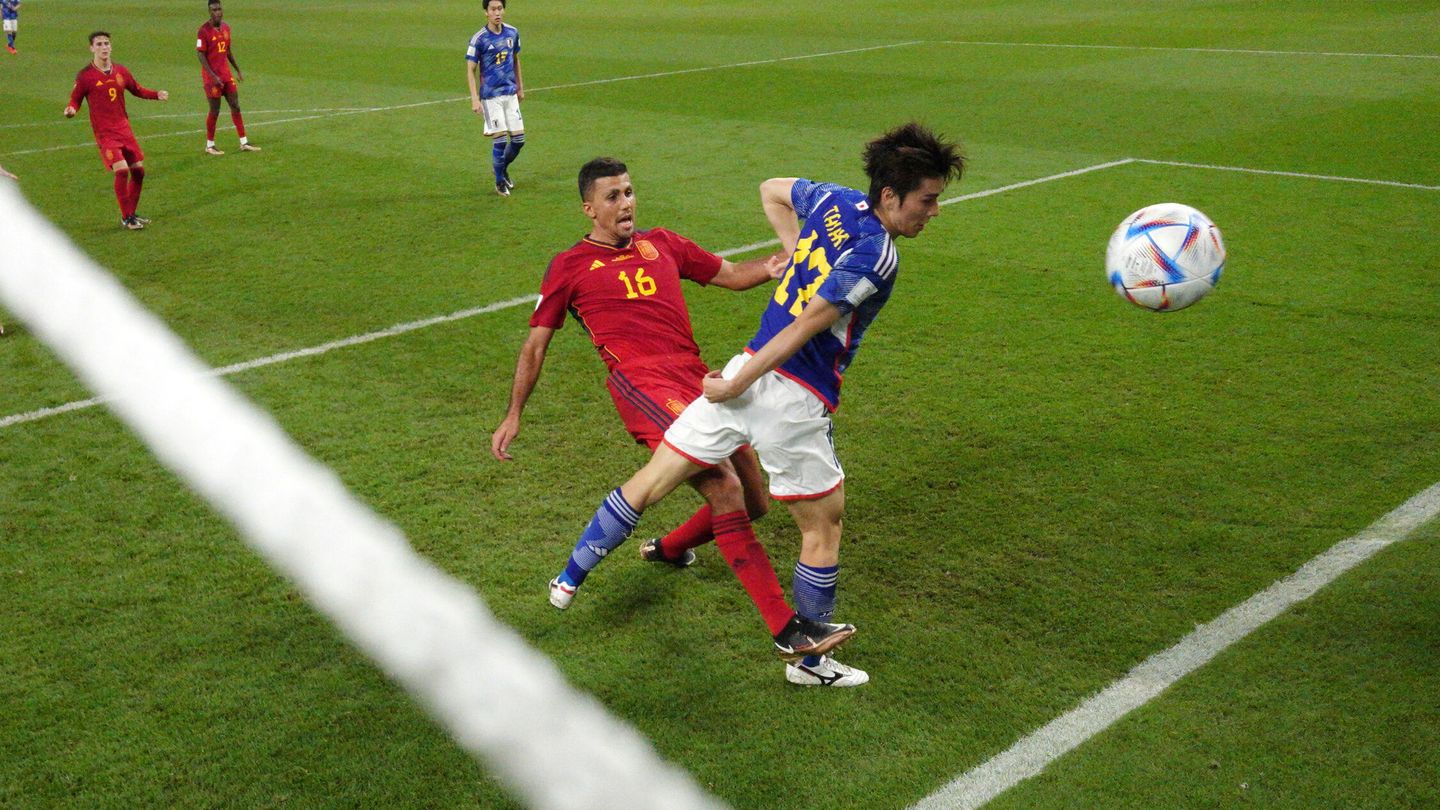 Imagen del segundo gol japonés. (Reuters/Ryan Pierse)