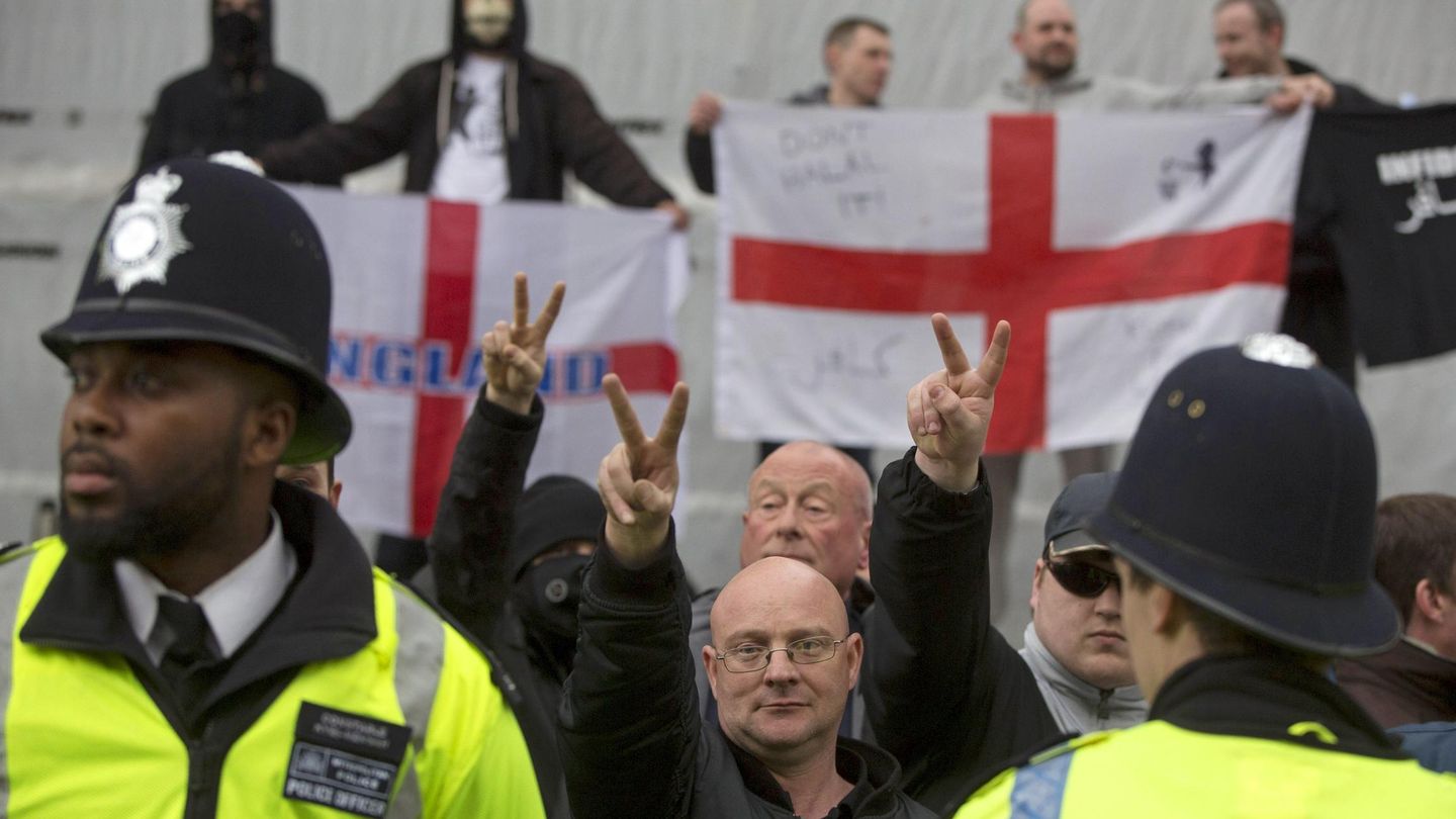 Miembros de un grupo xenófobo se manifiestan en Londres (Reuters).