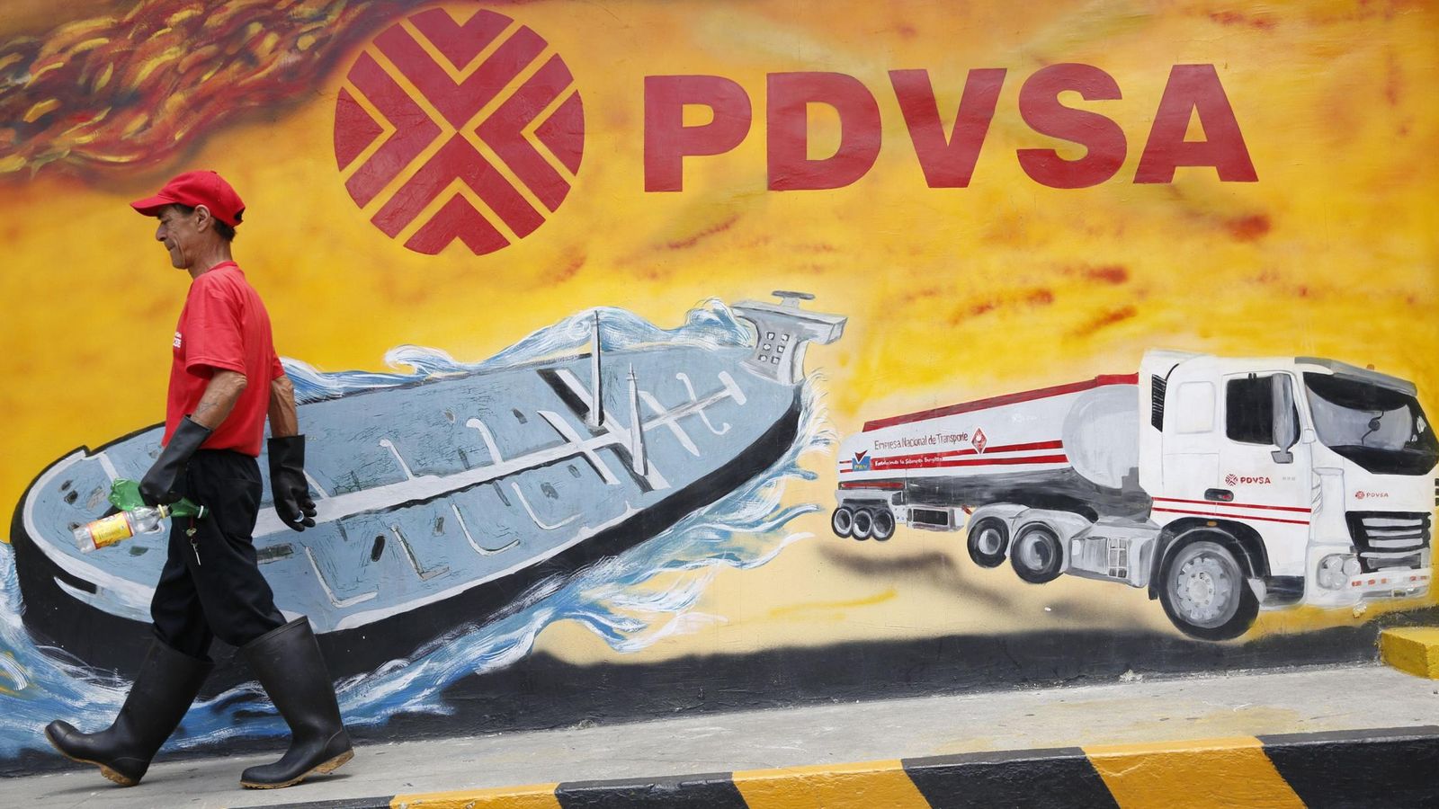 Foto: Un trabajador de la petrolera venezolana PDVSA en Caracas (Reuters)
