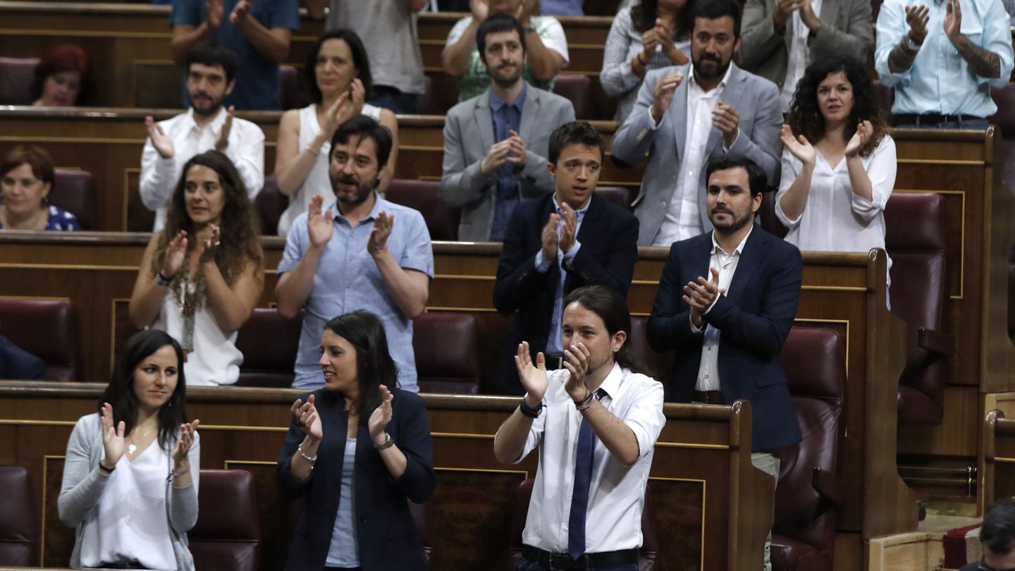 La bancada de Unidos Podemos durante la moción de censura a Mariano Rajoy. (EFE)