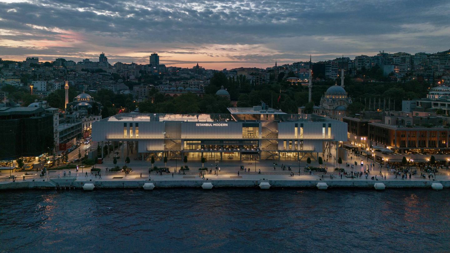 El nuevo Museo dce Arte Moderno y Contemporáneo de Estambul, obra de Renzo Piano. (E. Cano)