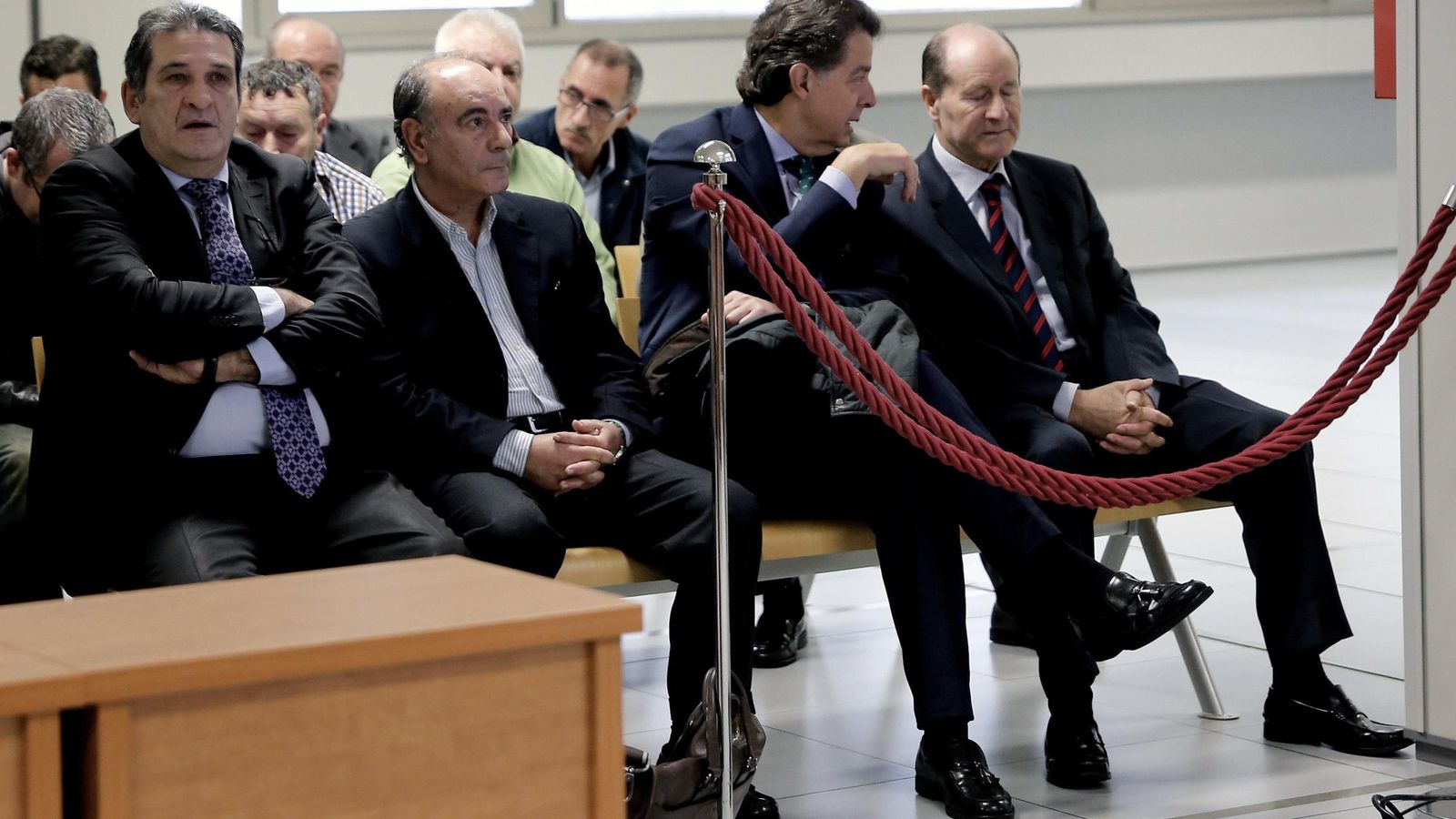Foto: Antonio Rincón, Justo Valverde, Miguel Navarro y Luis Esteban, en el banquillo de los acusados. (EFE)