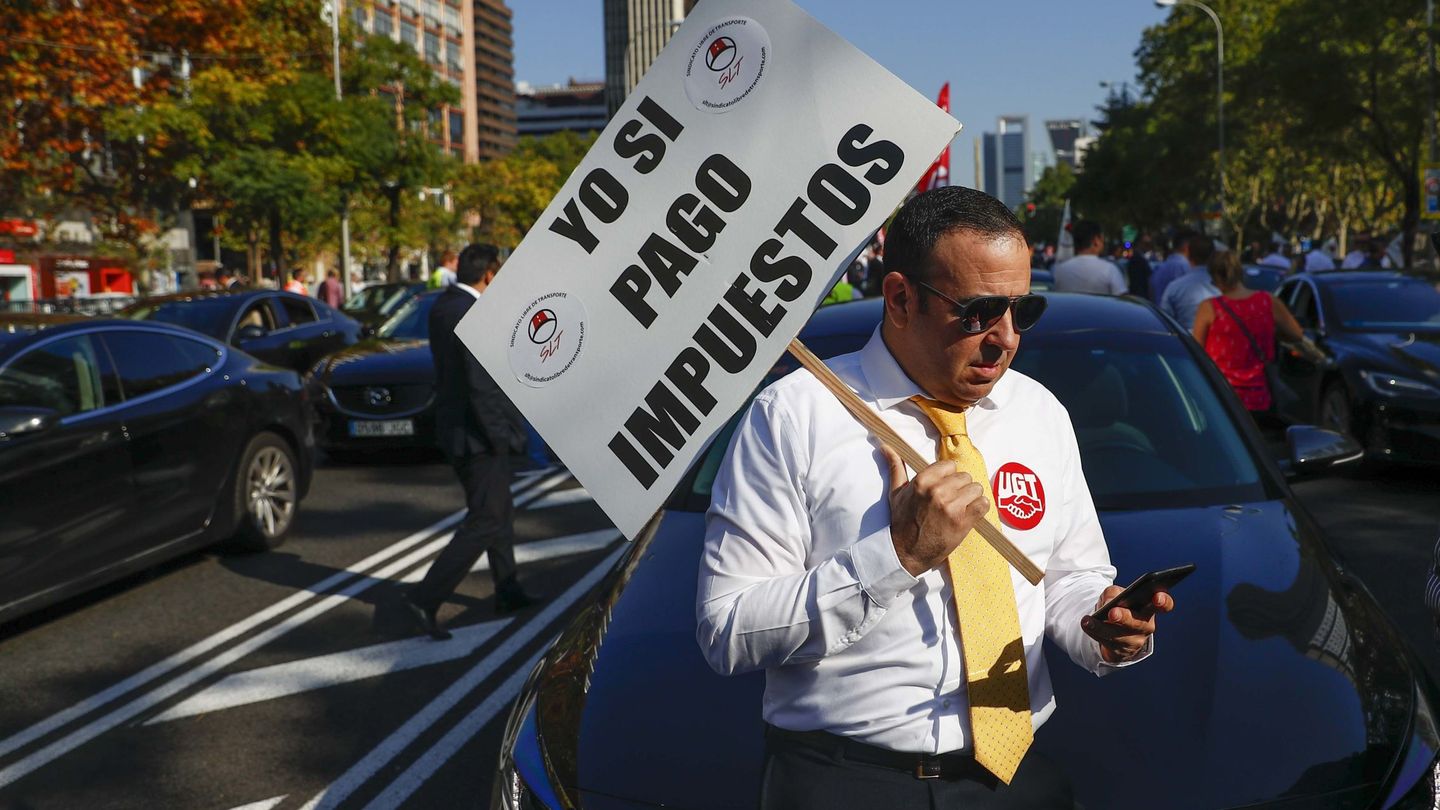 Un conductor de Cabify, durante una manifestación del sector el pasado verano. (Reuters)