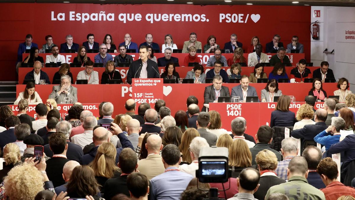 Sánchez logra el aval del PSOE para el diálogo con Cataluña y recibe el aviso de Page