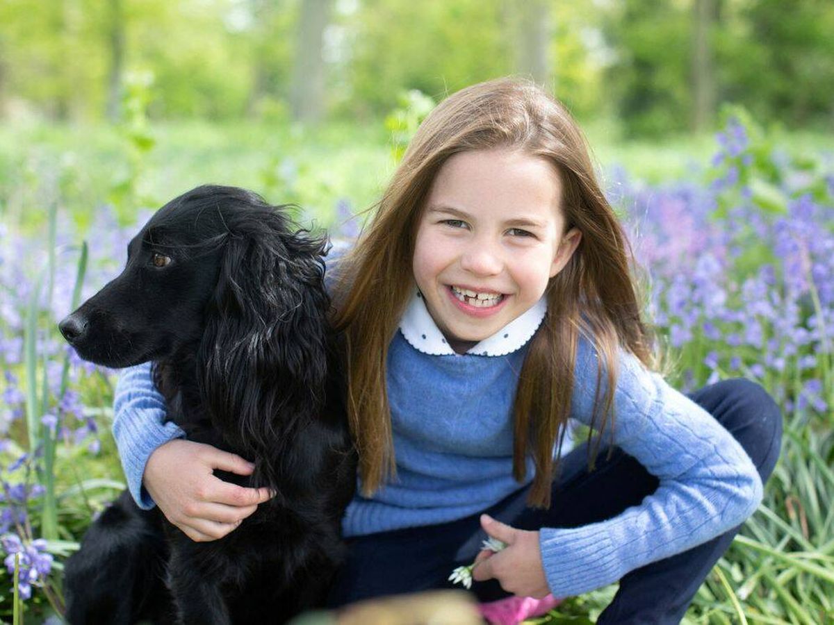 Foto: La princesa Charlotte, con su perro Orla. (Reuters)